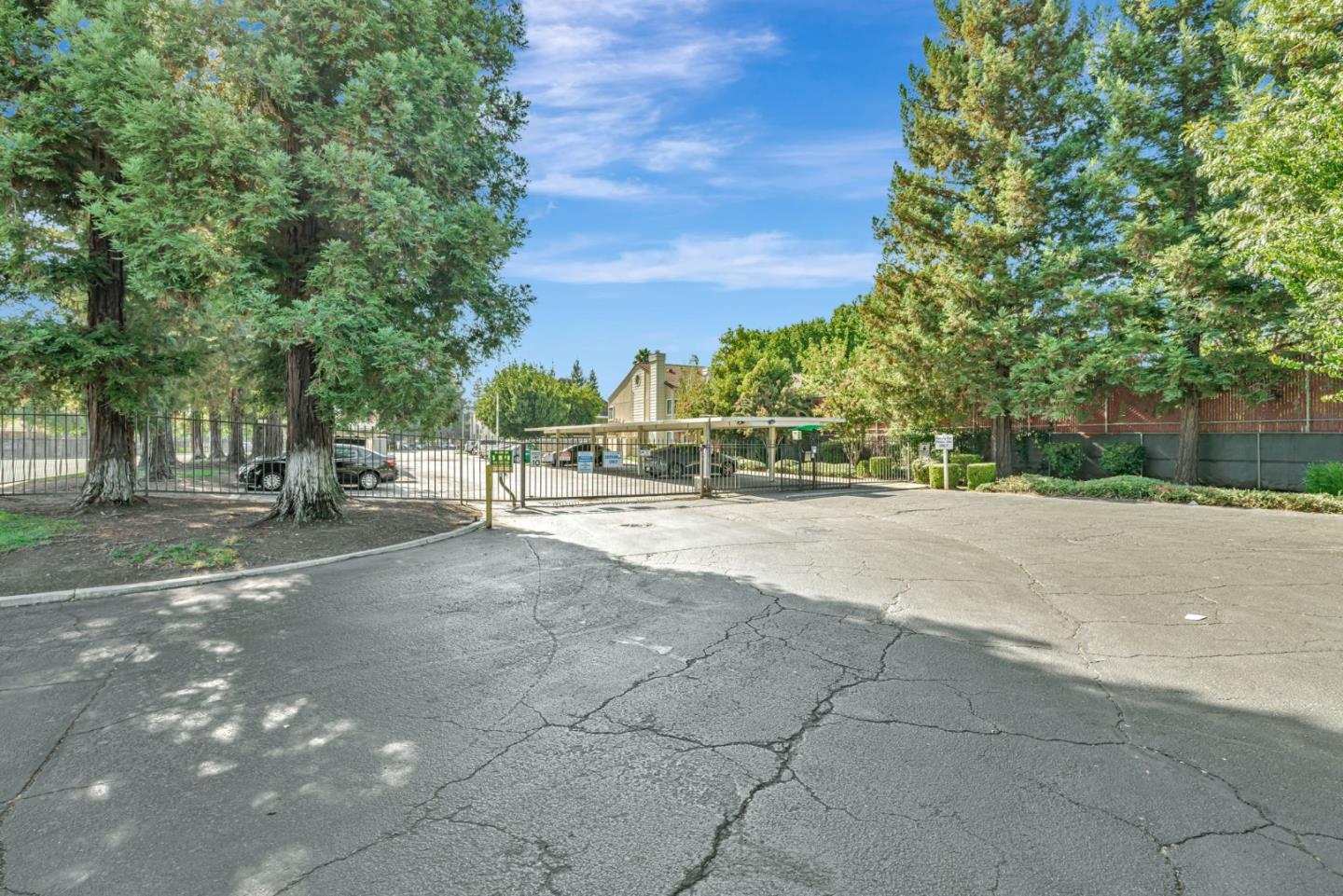 1553 PYRENEES Avenue 35