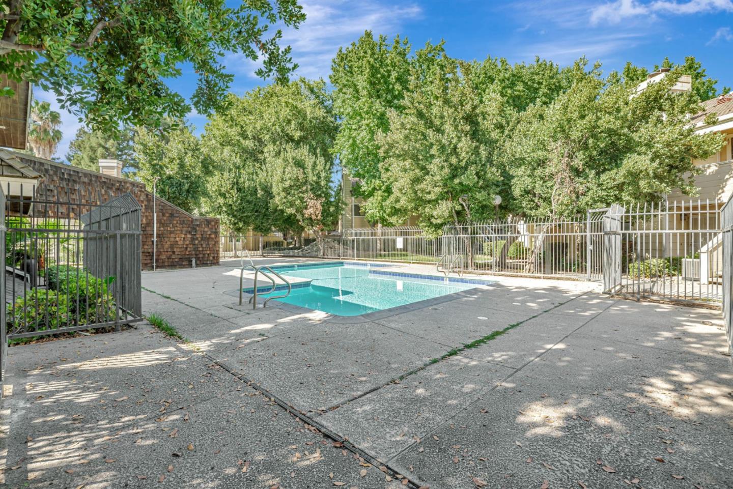 1553 PYRENEES Avenue 35