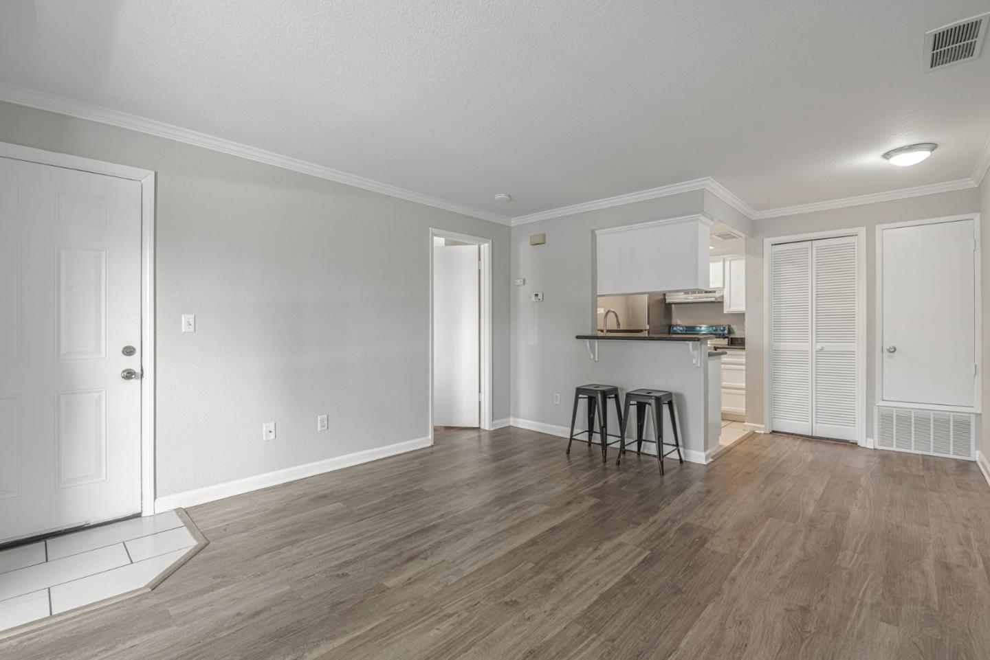 1553 PYRENEES Avenue 35