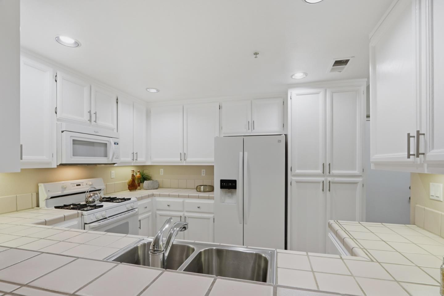 1237 Altissimo Place