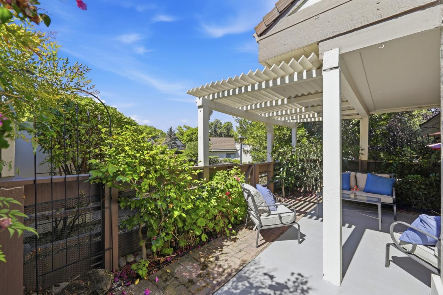 6131 Montgomery CT