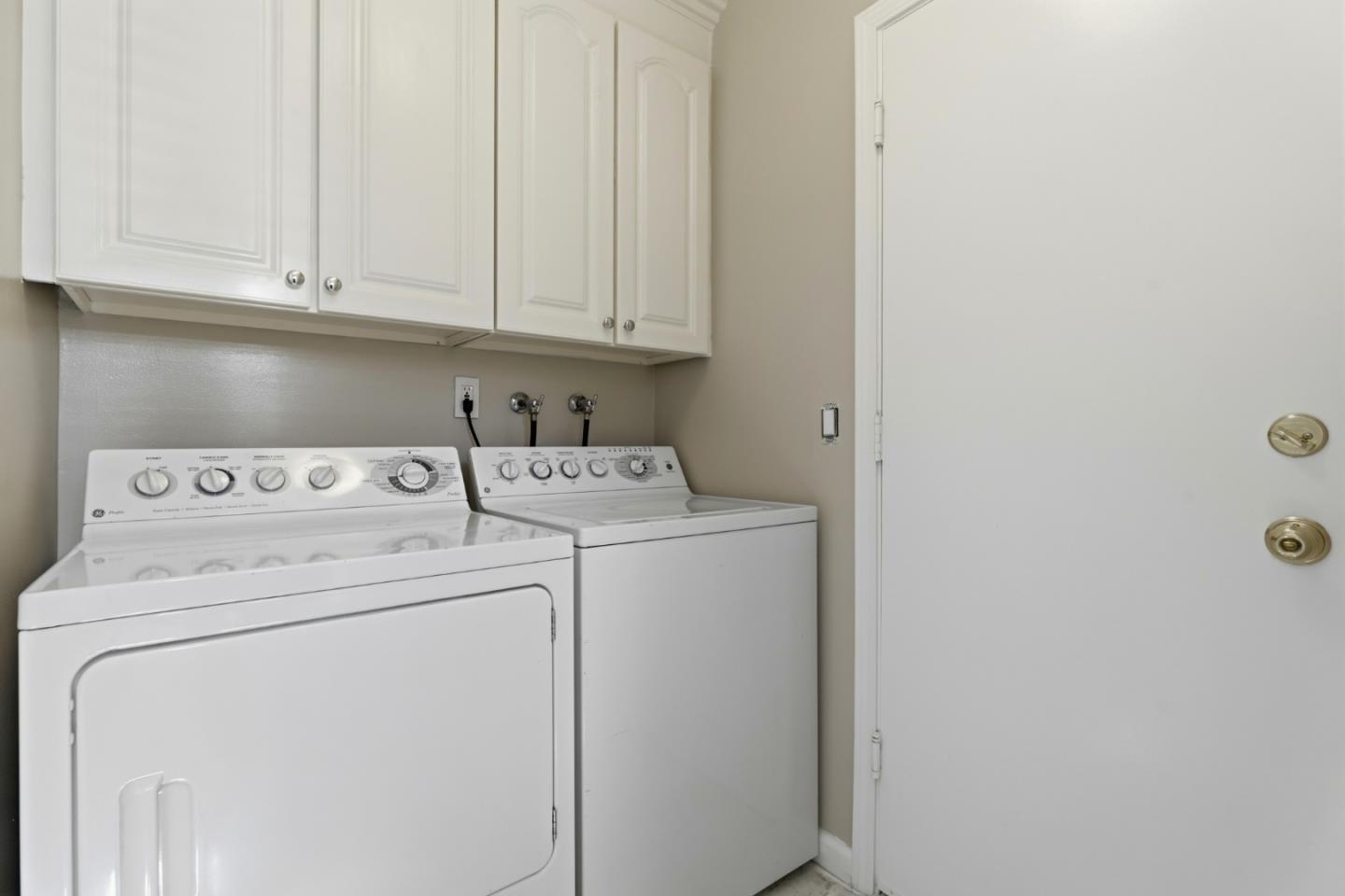 6131 Montgomery CT