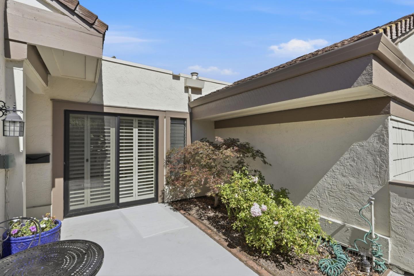 6131 Montgomery CT