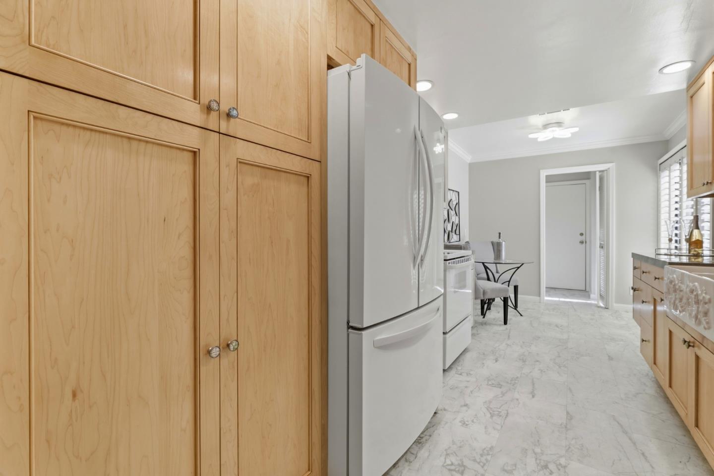 6131 Montgomery CT