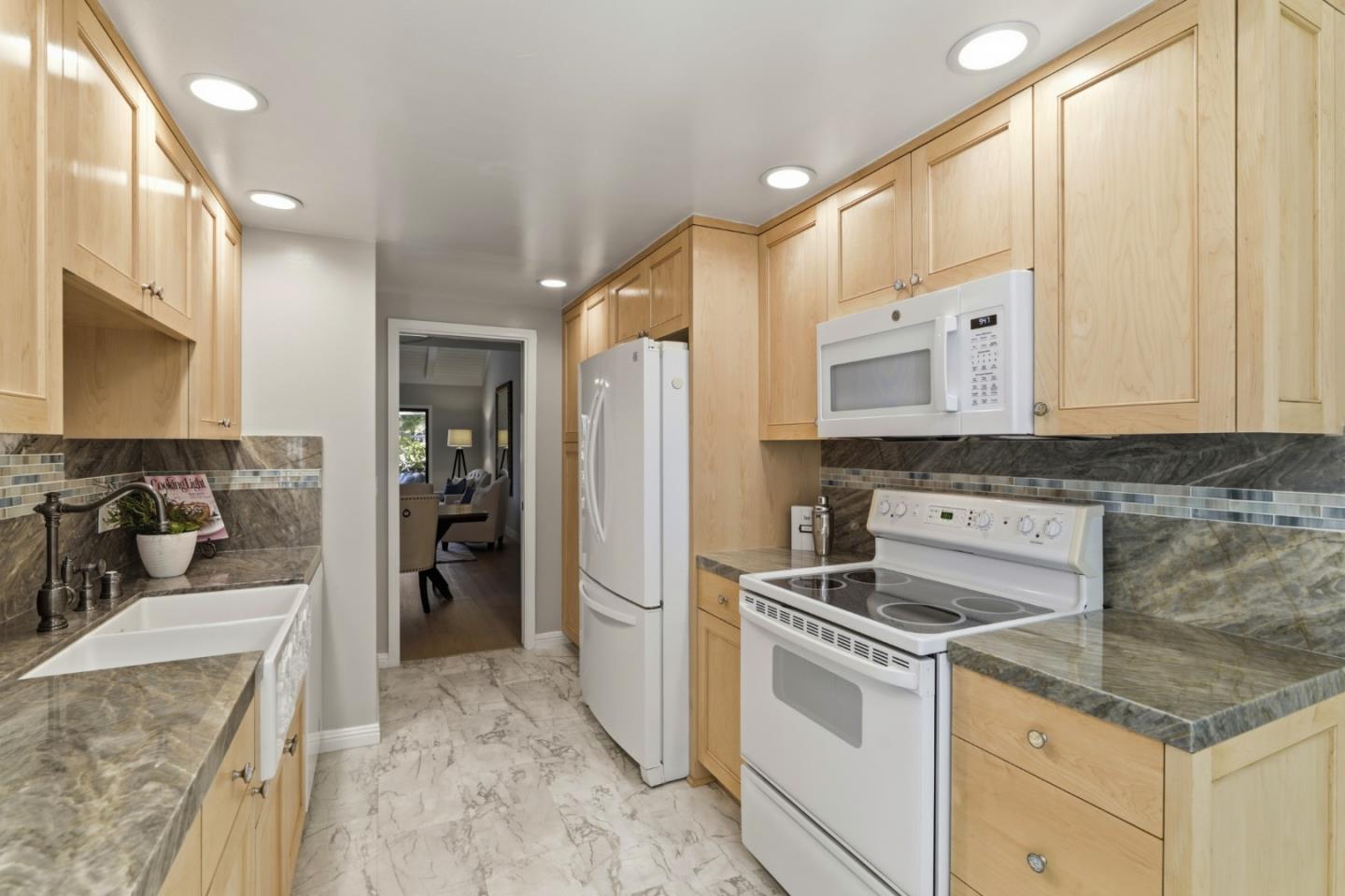 6131 Montgomery CT
