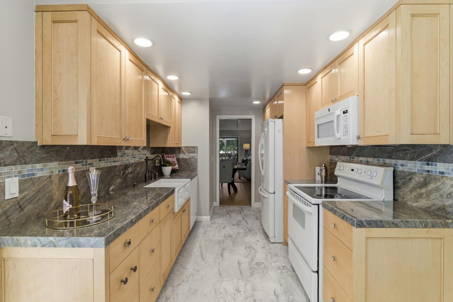 6131 Montgomery CT