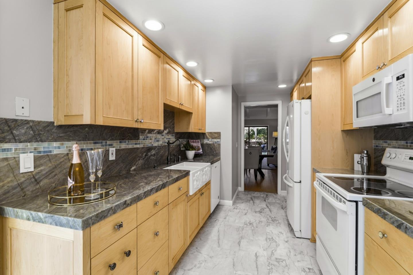 6131 Montgomery CT
