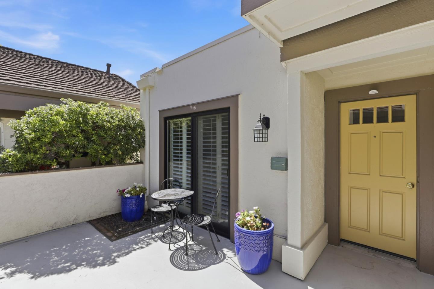 6131 Montgomery CT