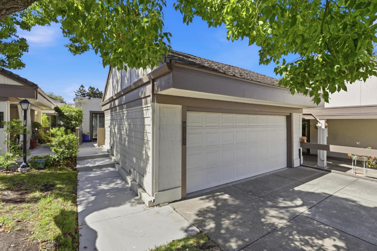 6131 Montgomery CT