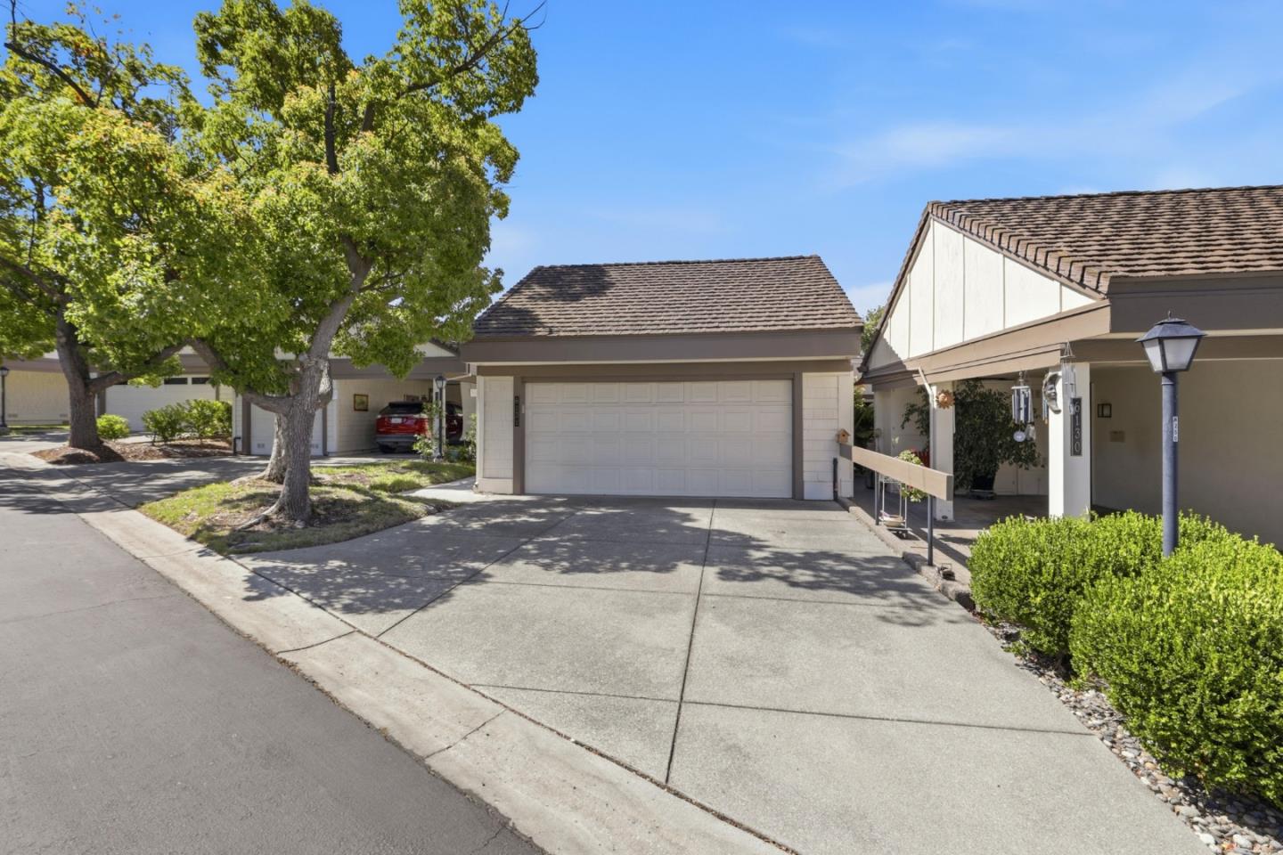 6131 Montgomery CT
