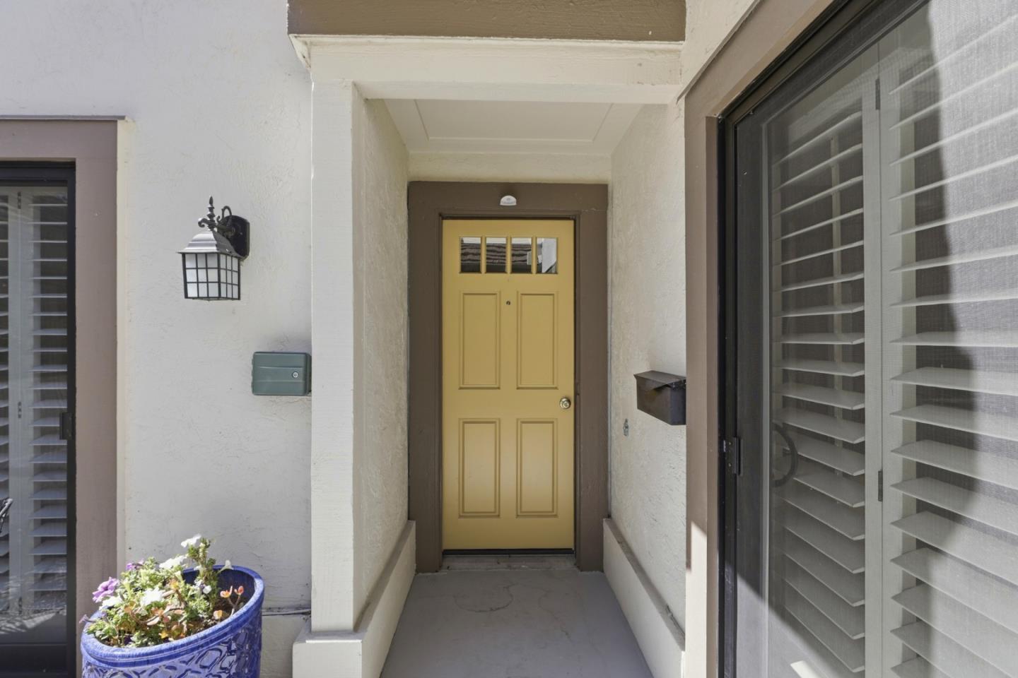 6131 Montgomery CT
