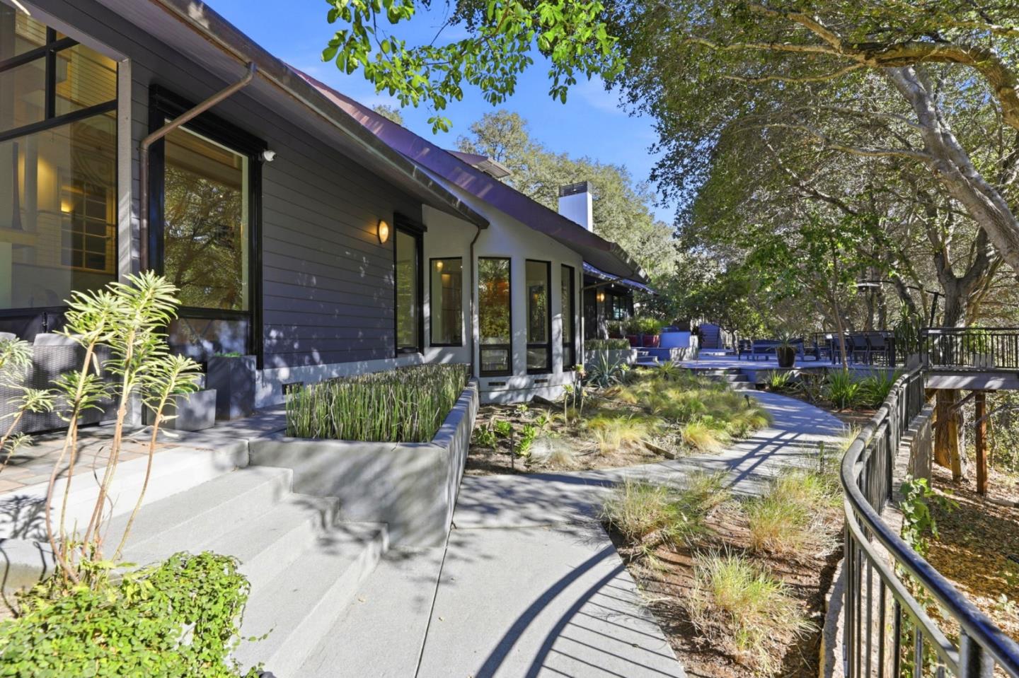 217 Mistletoe RD