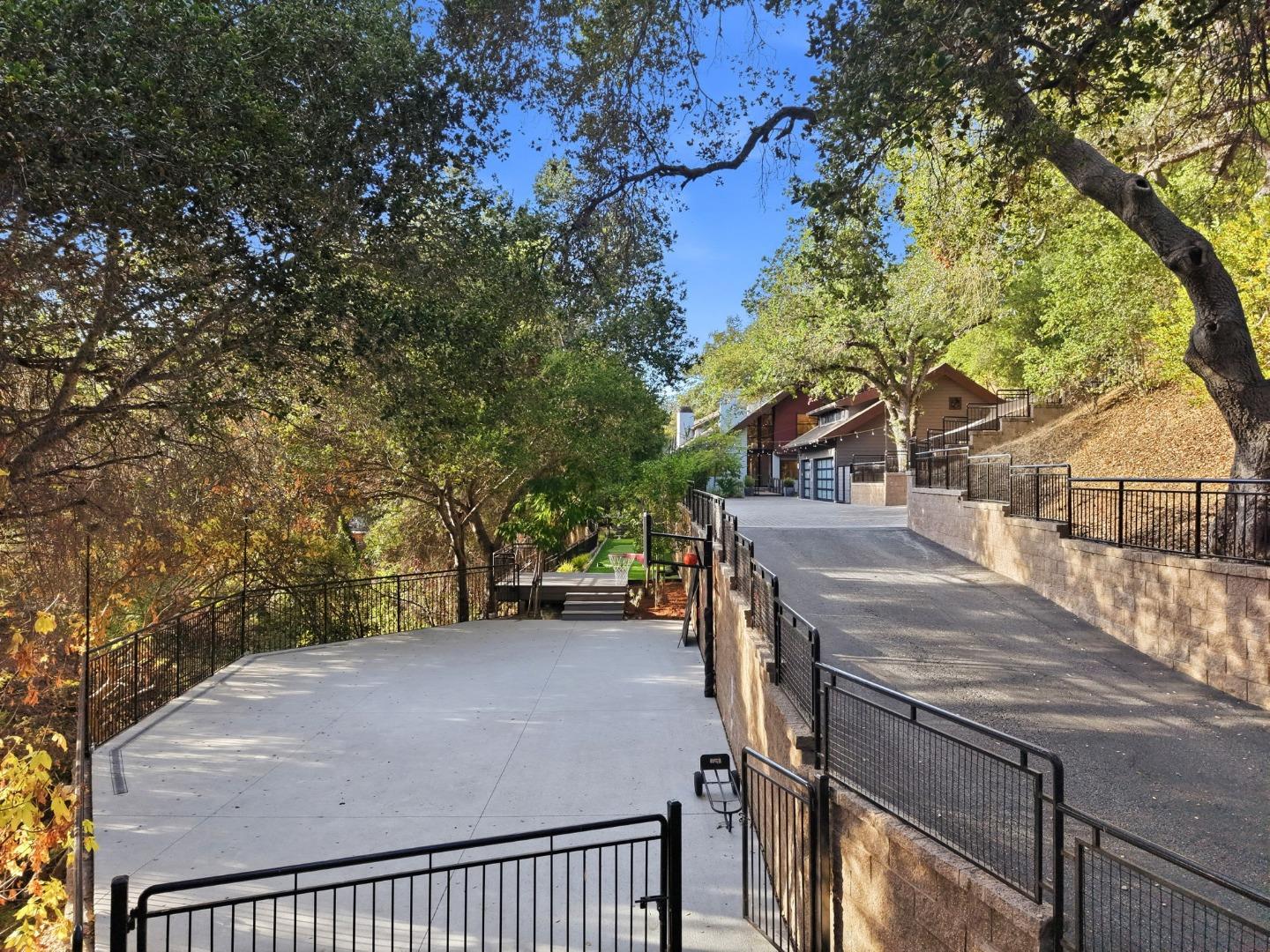 217 Mistletoe RD