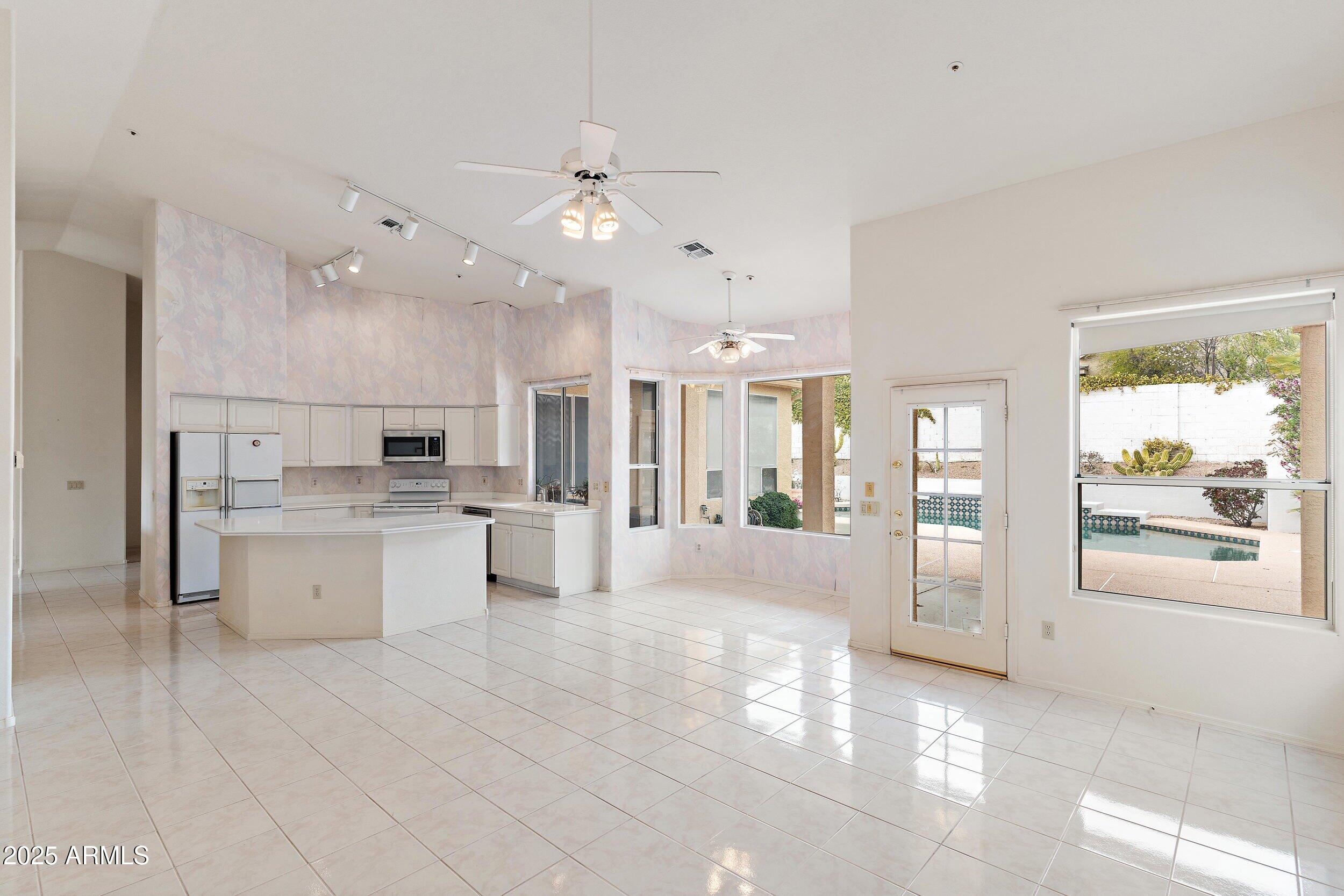 11136 E GREYTHORN Drive