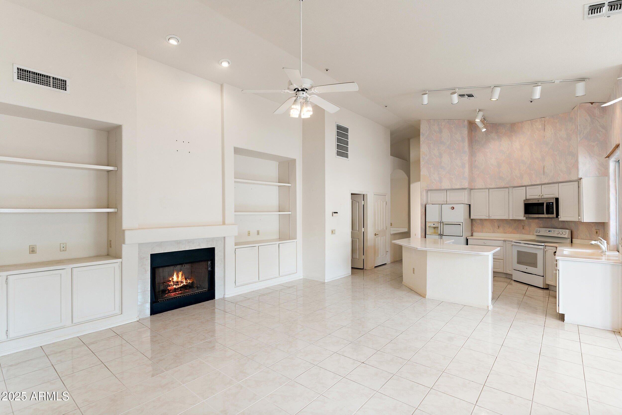 11136 E GREYTHORN Drive