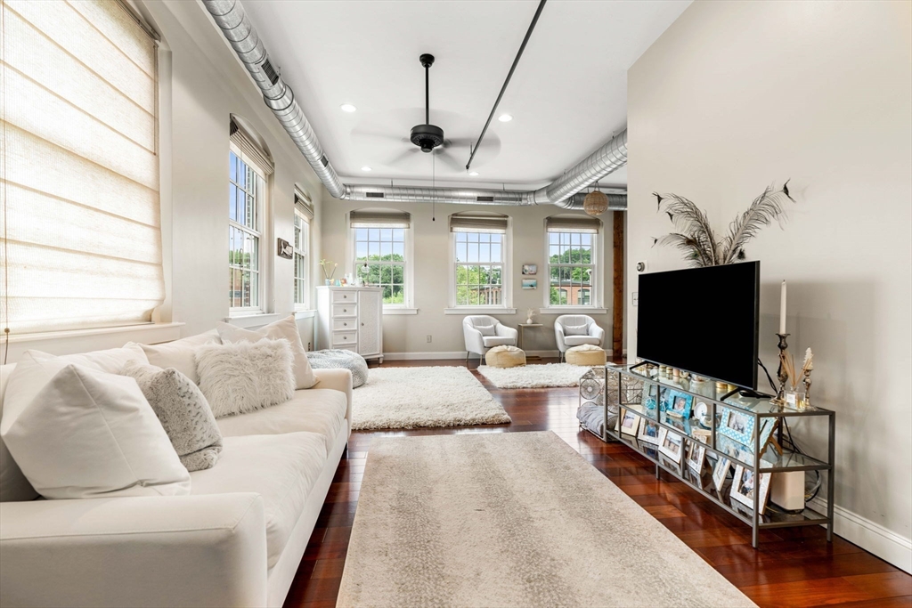 15 Cedar St # 33