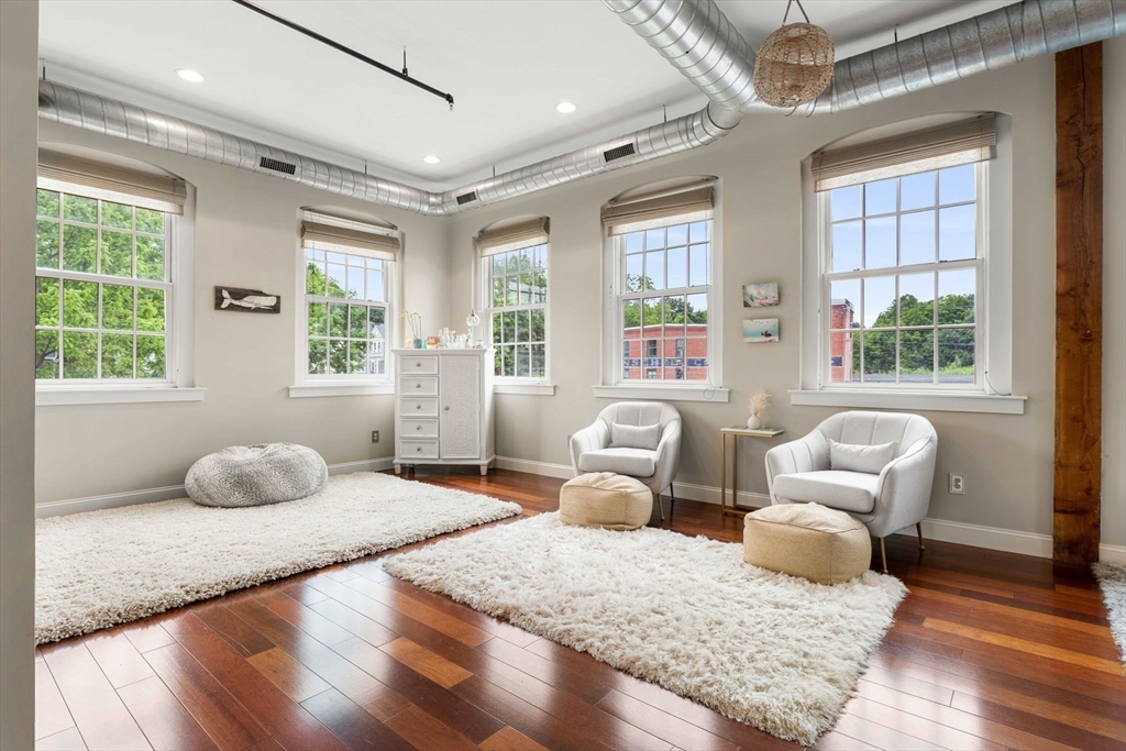15 Cedar St # 33