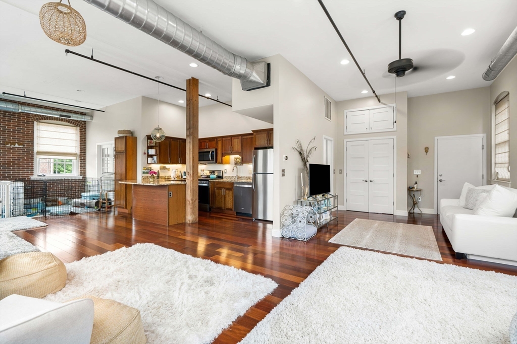 15 Cedar St # 33