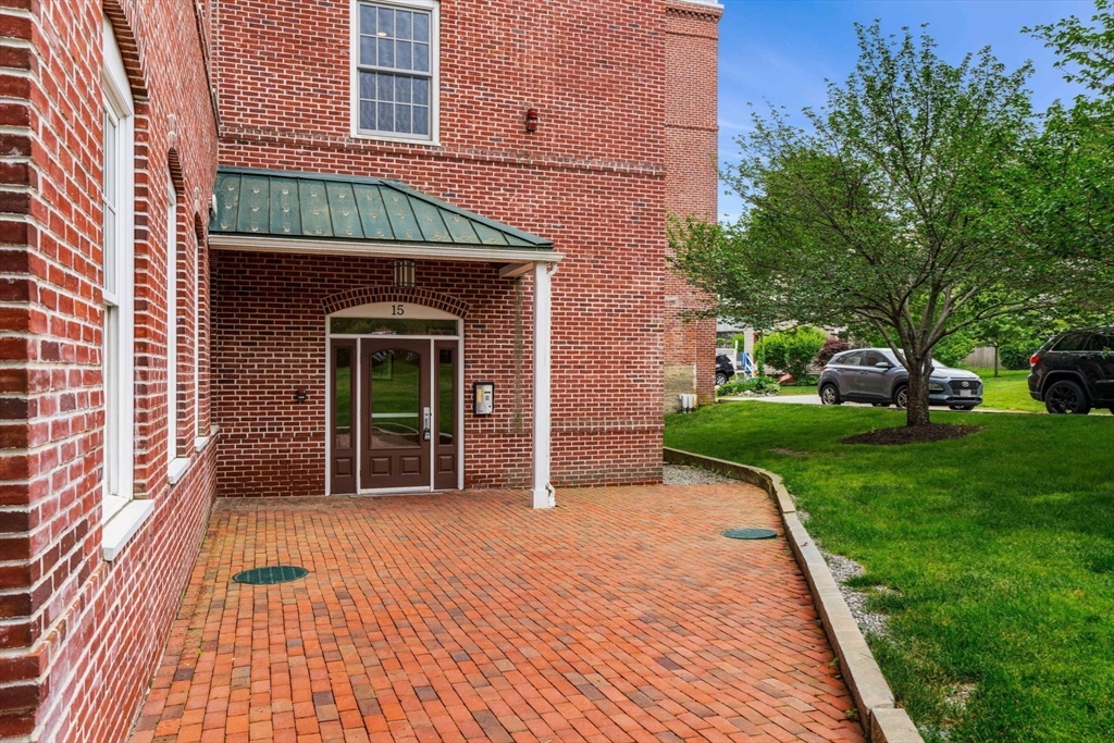 15 Cedar St # 33