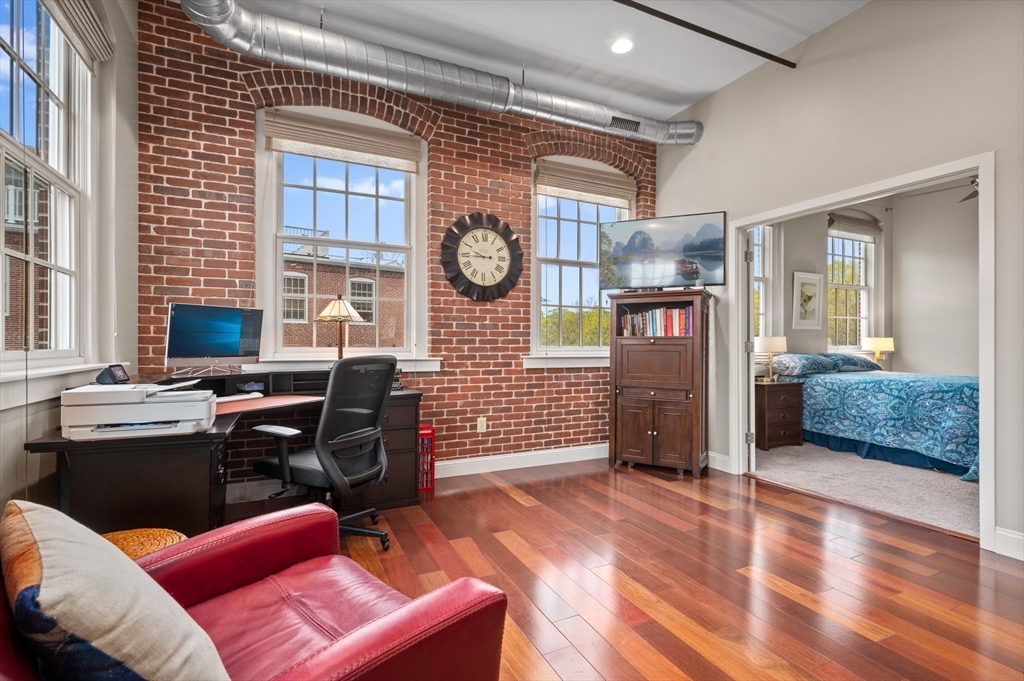 15 Cedar St # 33