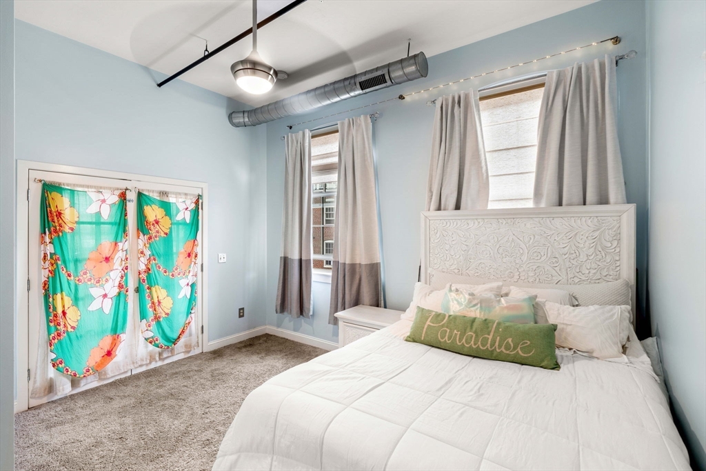 15 Cedar St # 33