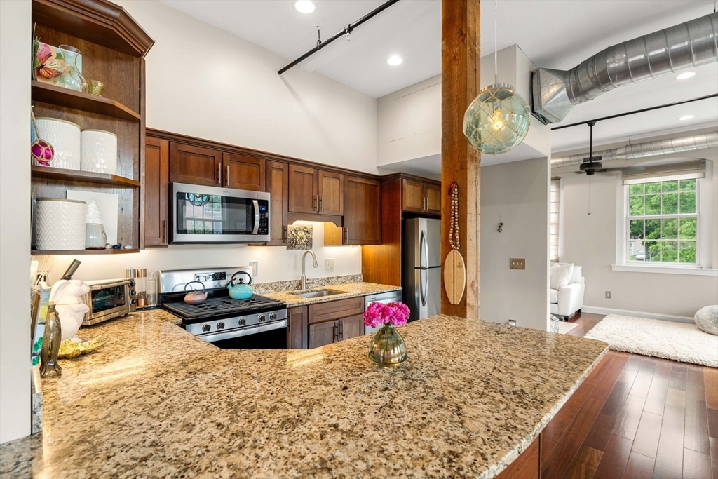 15 Cedar St # 33
