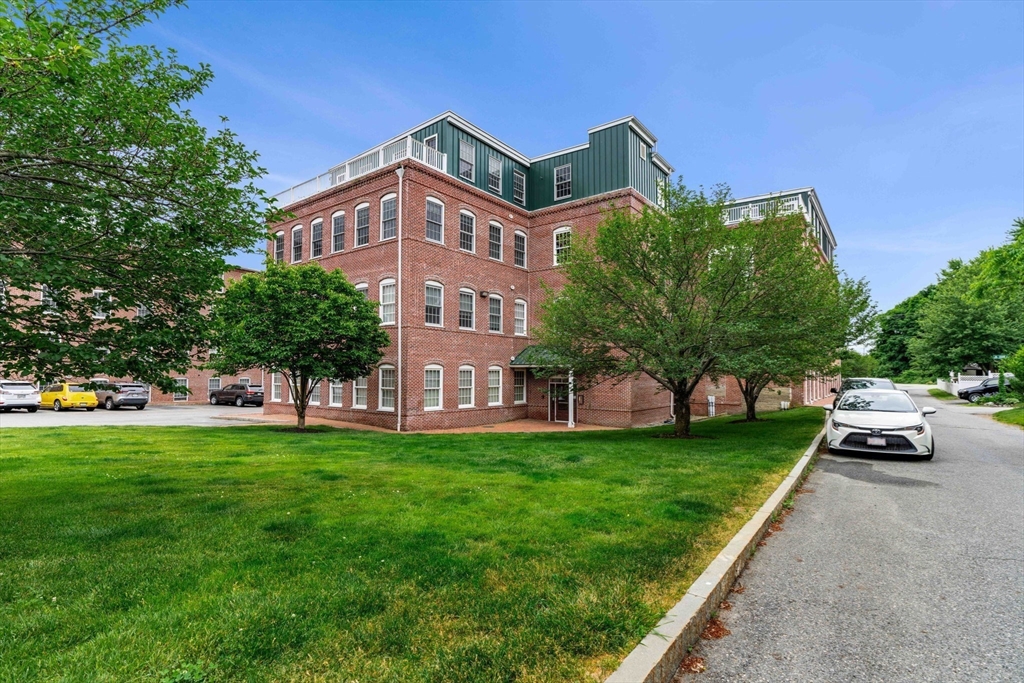 15 Cedar St # 33