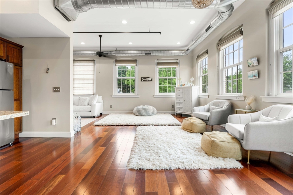 15 Cedar St # 33