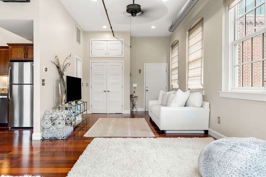 15 Cedar St # 33