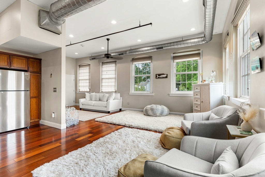 15 Cedar St # 33