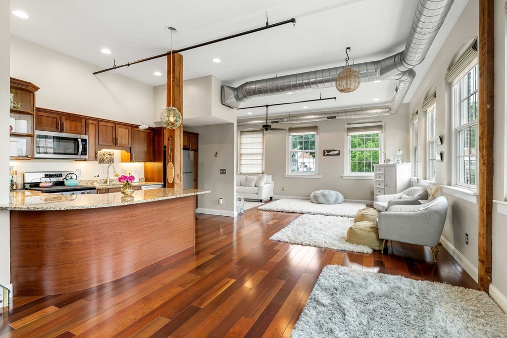 15 Cedar St # 33