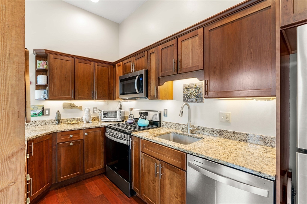 15 Cedar St # 33