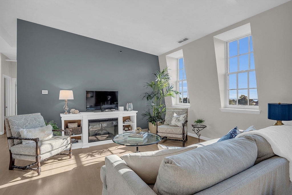 19-23 Pleasant St # 504
