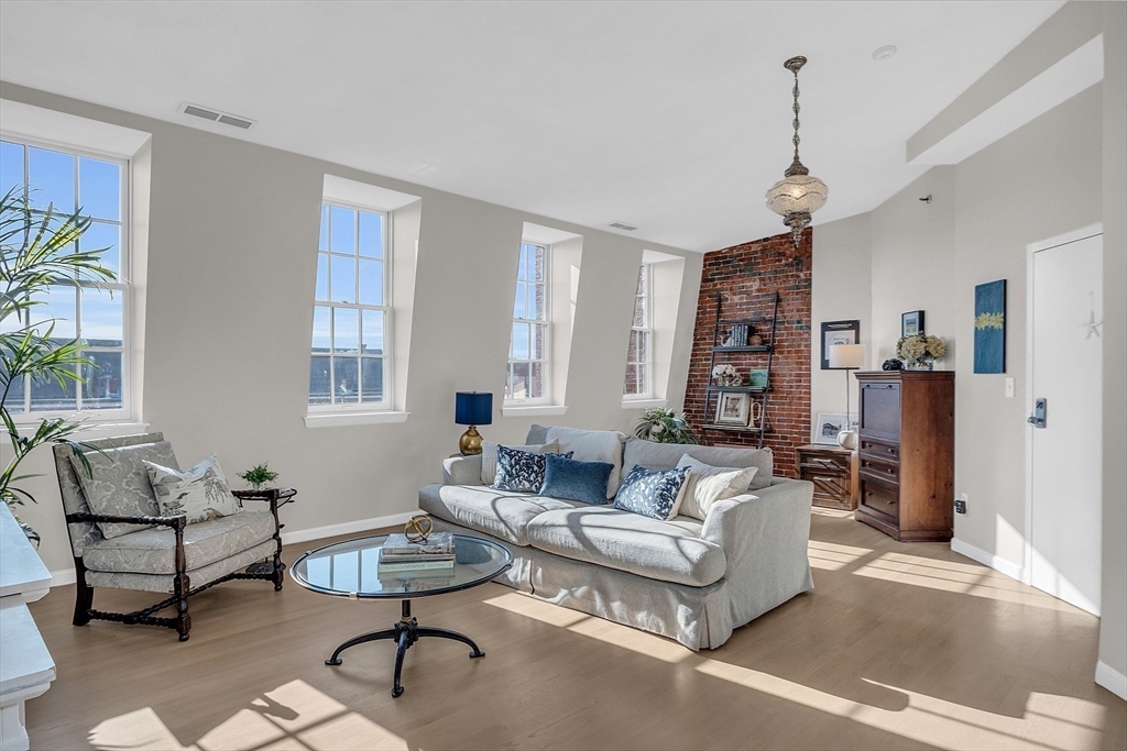 19-23 Pleasant St # 504
