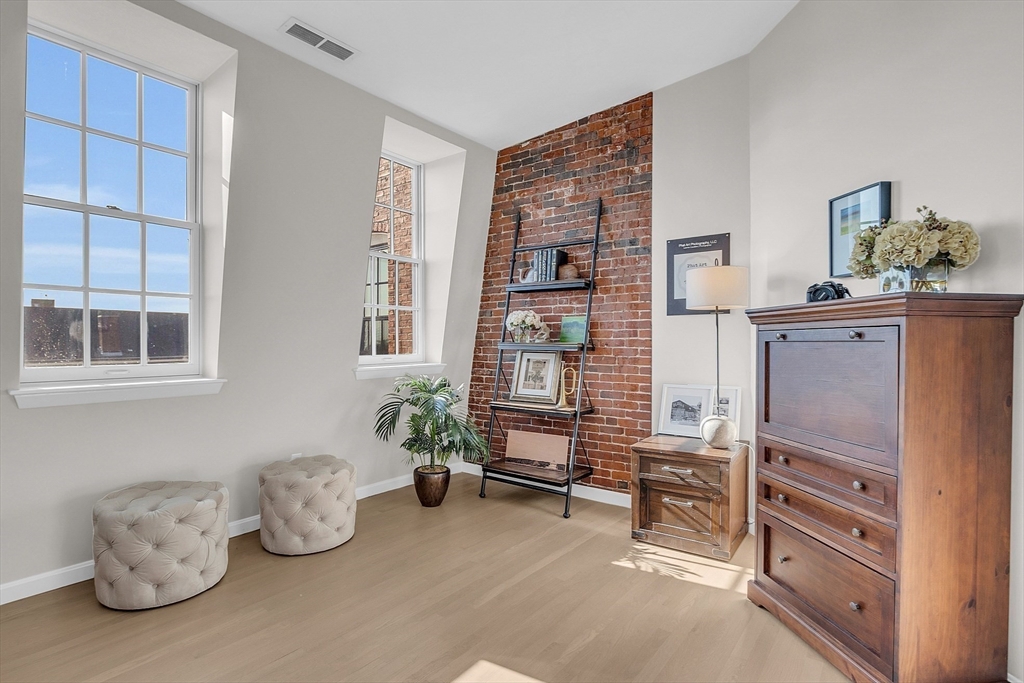 19-23 Pleasant St # 504