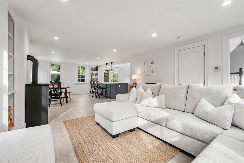 4 Crane Neck St