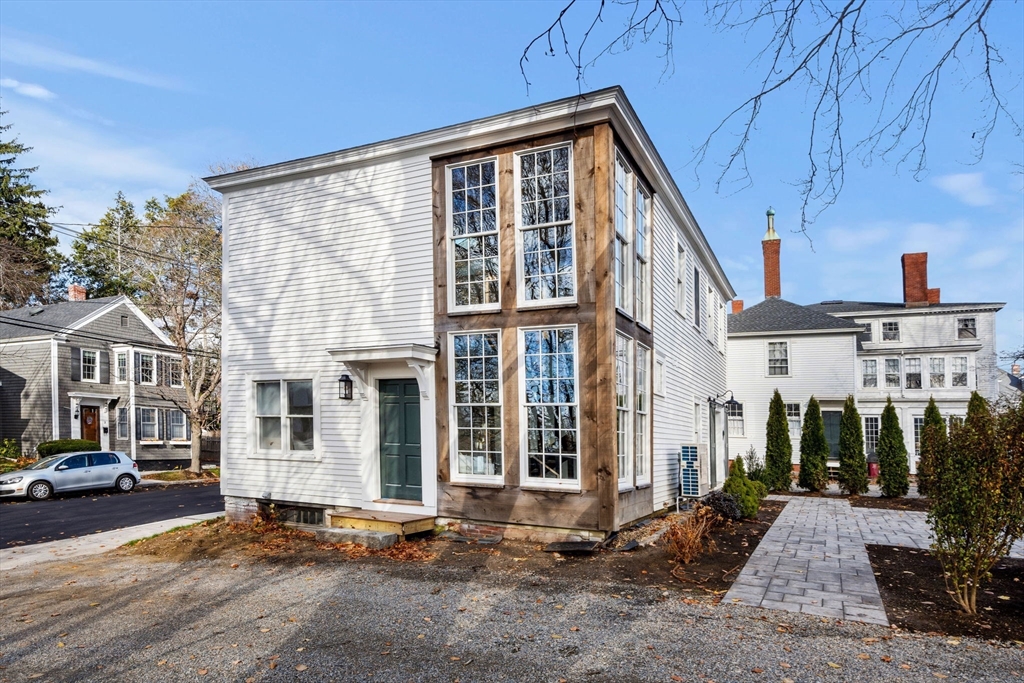 209R High Street