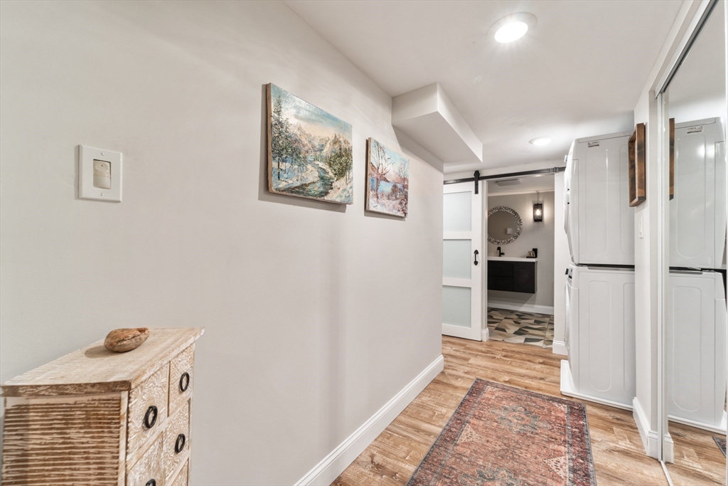 219 Low St