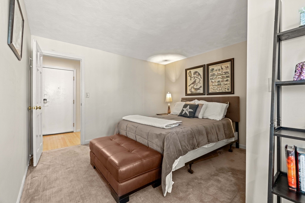 6-8 Temple St # 4