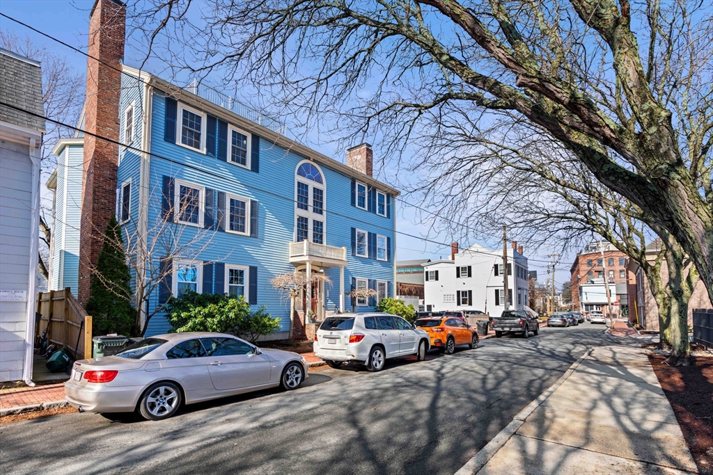 6-8 Temple St # 4