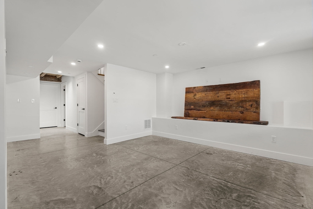 182 Merrimac St # 1