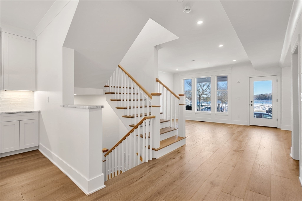 182 Merrimac St # 1