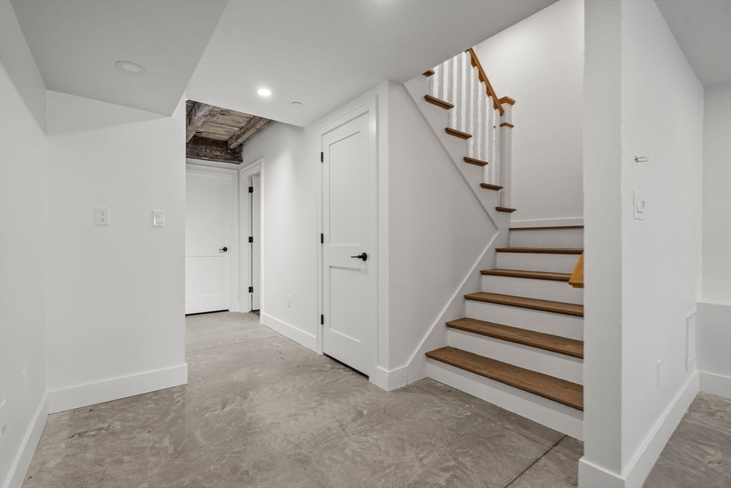 182 Merrimac St # 1