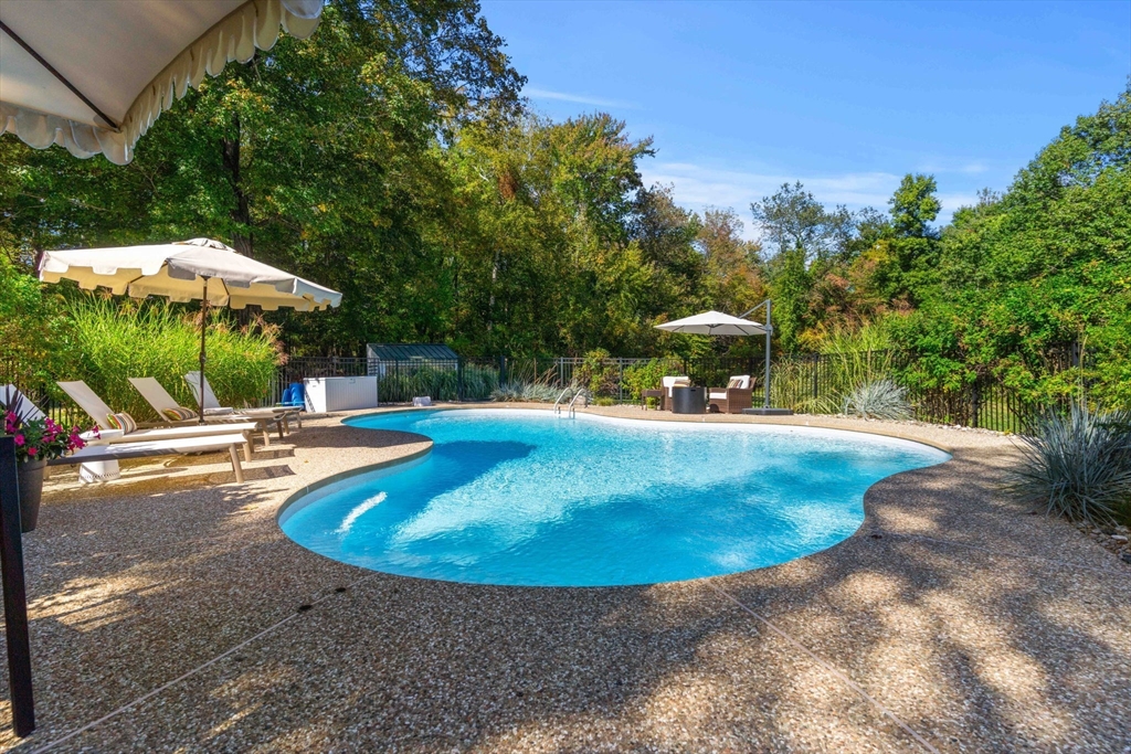11 Archelaus Hill Rd