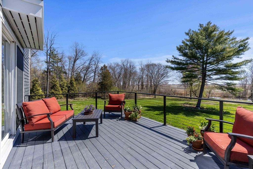 11 Bayview Ln