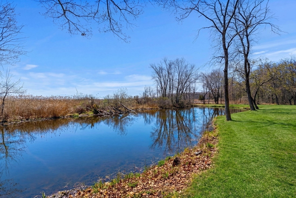 11 Bayview Ln