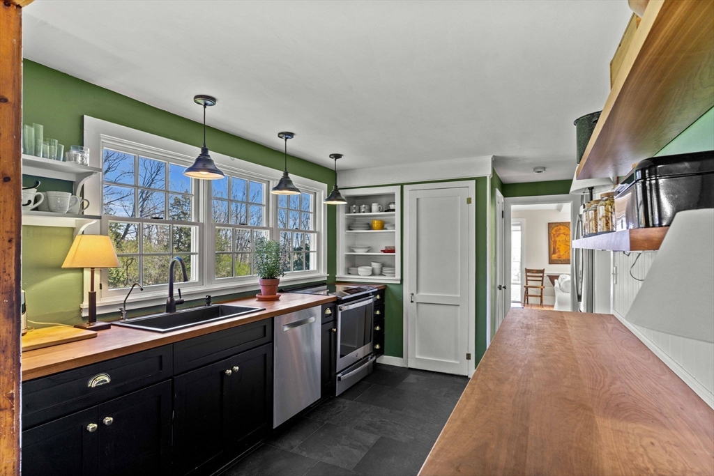 11 Bayview Ln