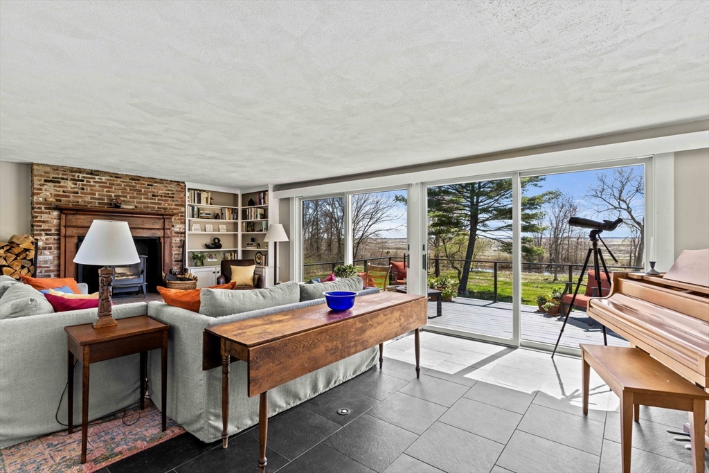 11 Bayview Ln