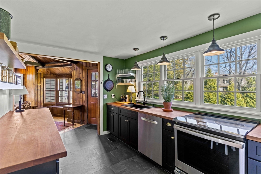 11 Bayview Ln