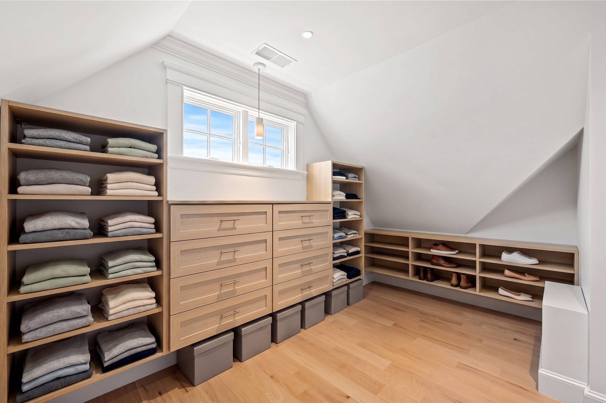 45 Whitehall Cir
